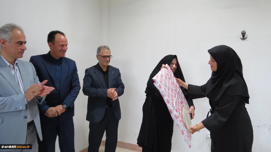 مراسم تکریم و معارفه سرپرست آموزشکده ملی مهارت دختران اردبیل برگزار شد 4