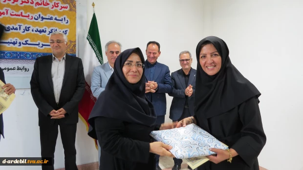 مراسم تکریم و معارفه سرپرست آموزشکده ملی مهارت دختران اردبیل برگزار شد 6