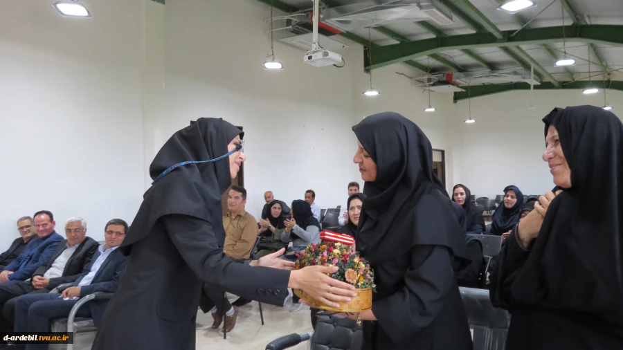 مراسم تکریم و معارفه سرپرست آموزشکده ملی مهارت دختران اردبیل برگزار شد 8